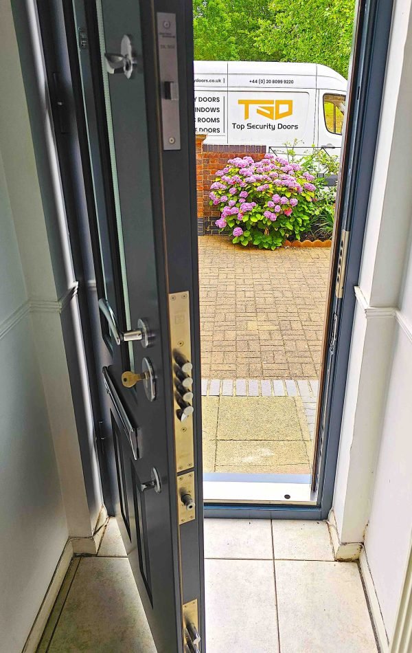Rc3 rated security door installed in Tower Hamlets.