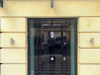 High gloss bullet proof doors with bullet resistant FB6 glass in Knightsbridge.