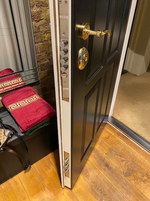 Burglar proof doors with extra MOTTURA bolts and hidden chain fitted in central London.