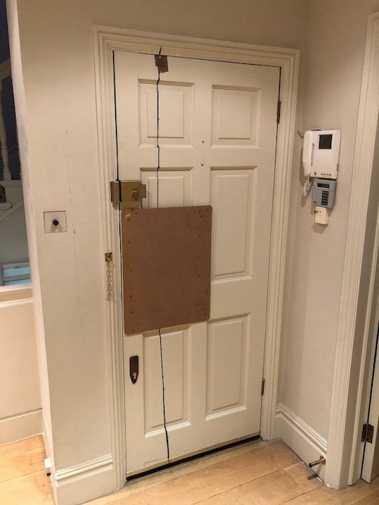 Door-Burglary.jpg Break-in attack on a wooden oak door which was cut in half with alligator saw.